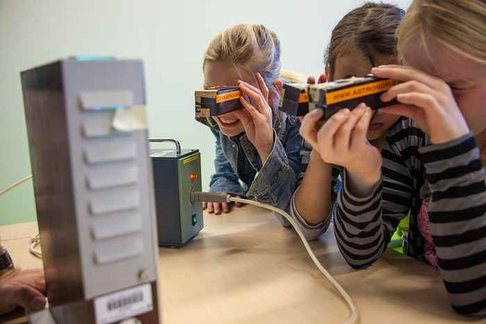 A group of three girls with diy-spectroscopes