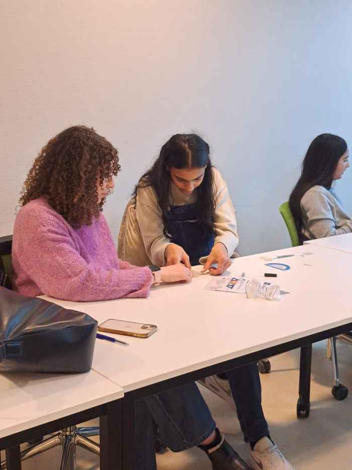 Girls making brush robots at UvA on Girls' Day